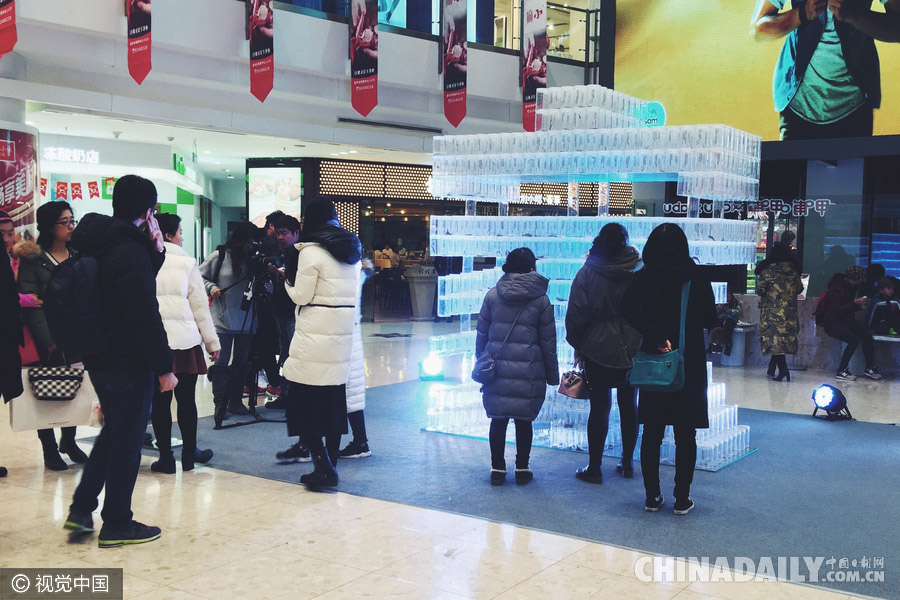 2000多位老人剪下白發呼喚兒女回家過年