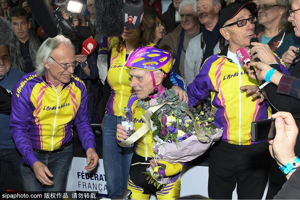 再創奇跡！法國105歲老人打破自行車世界紀錄