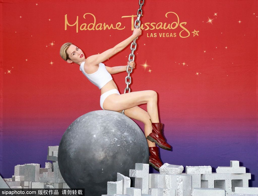 鹿晗蠟像被親掉色？盤點明星VS蠟像大對比