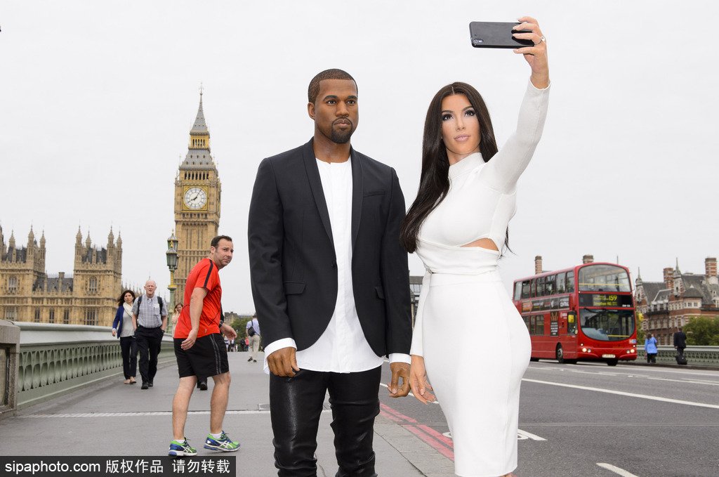 鹿晗蠟像被親掉色？盤點明星VS蠟像大對比