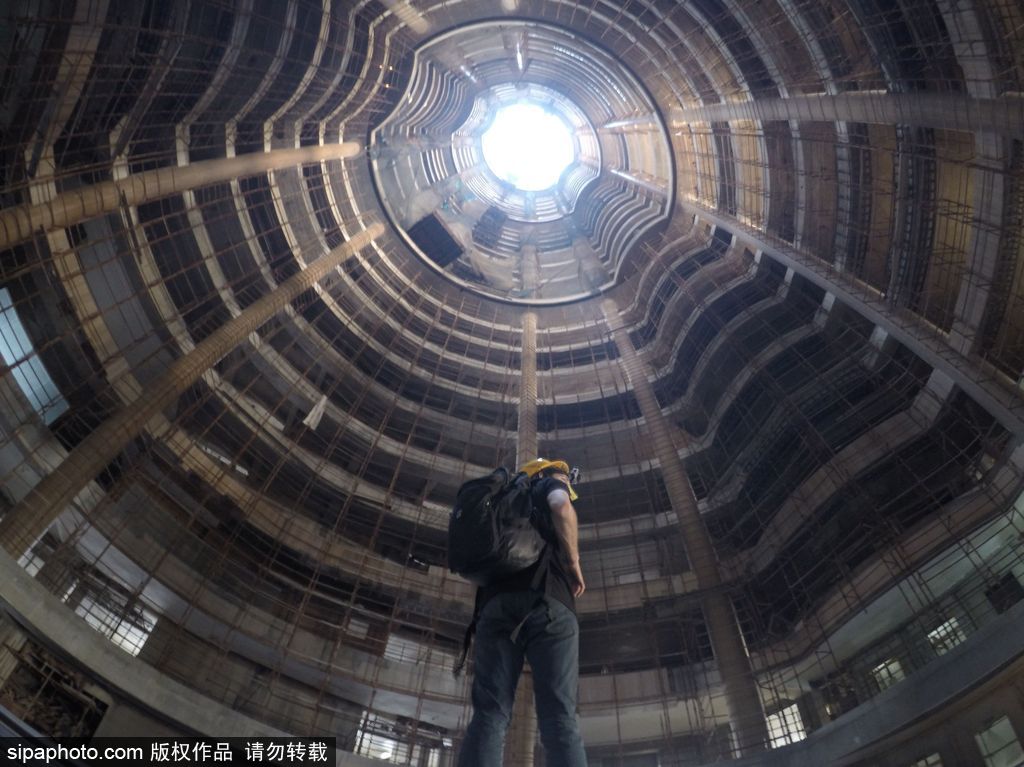 大神請收下我的膝蓋 看世界各國牛人高空炫技