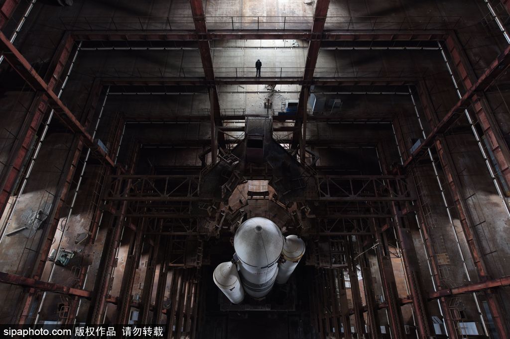 大神請(qǐng)收下我的膝蓋 看世界各國(guó)牛人高空炫技