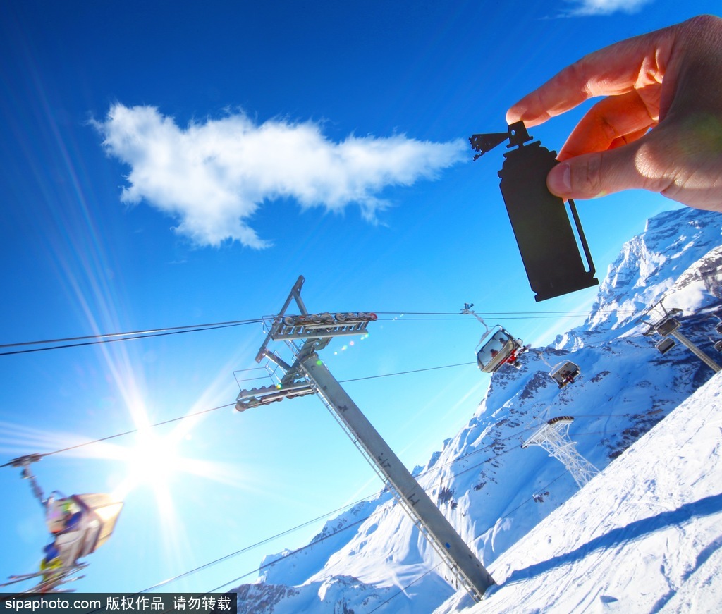 剪紙錯位藝術(shù)趣味無窮 盤點度假勝地巧變創(chuàng)意作品