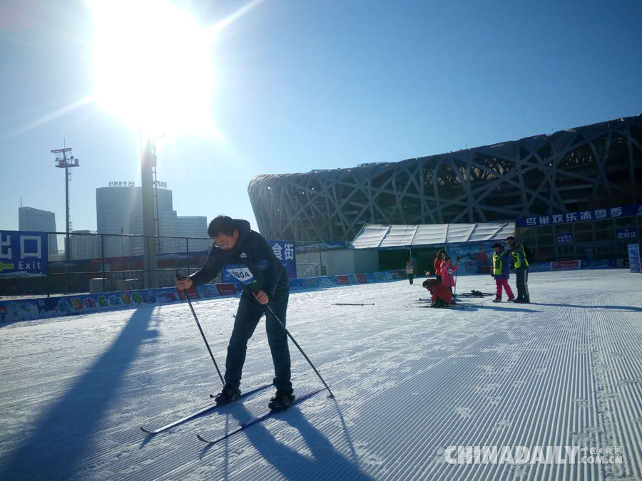 莫辜負(fù)晴空萬里 登鳥巢屋頂跑步