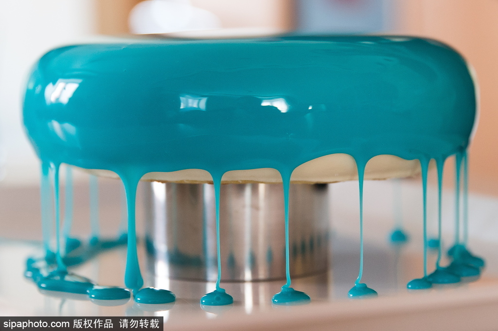 太完美！連強迫癥都被這個俄羅斯美女做的鏡面蛋糕治愈了