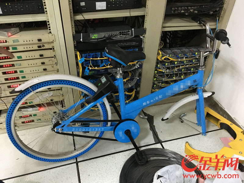 成都共享單車被燒毀 盤點N種被“玩壞”的共享單車