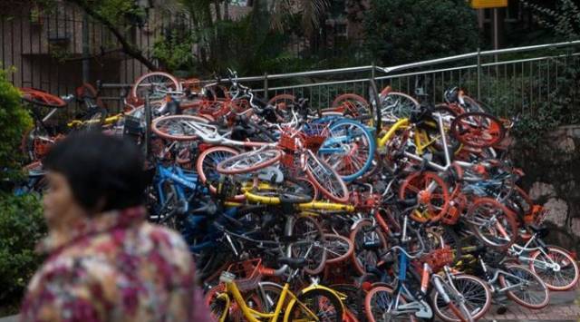 成都共享單車被燒毀 盤點N種被“玩壞”的共享單車