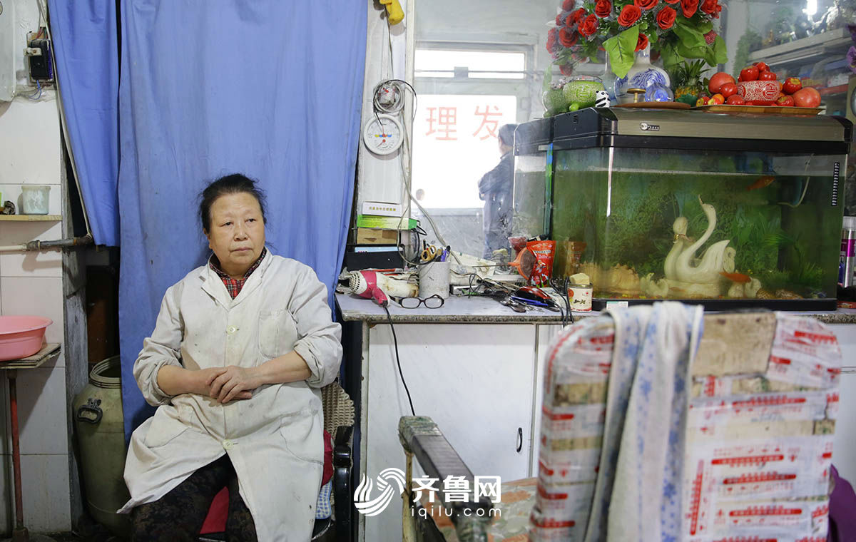 圖片故事：二月二“剃龍頭”：理發師堅守傳統技藝43年[組圖]