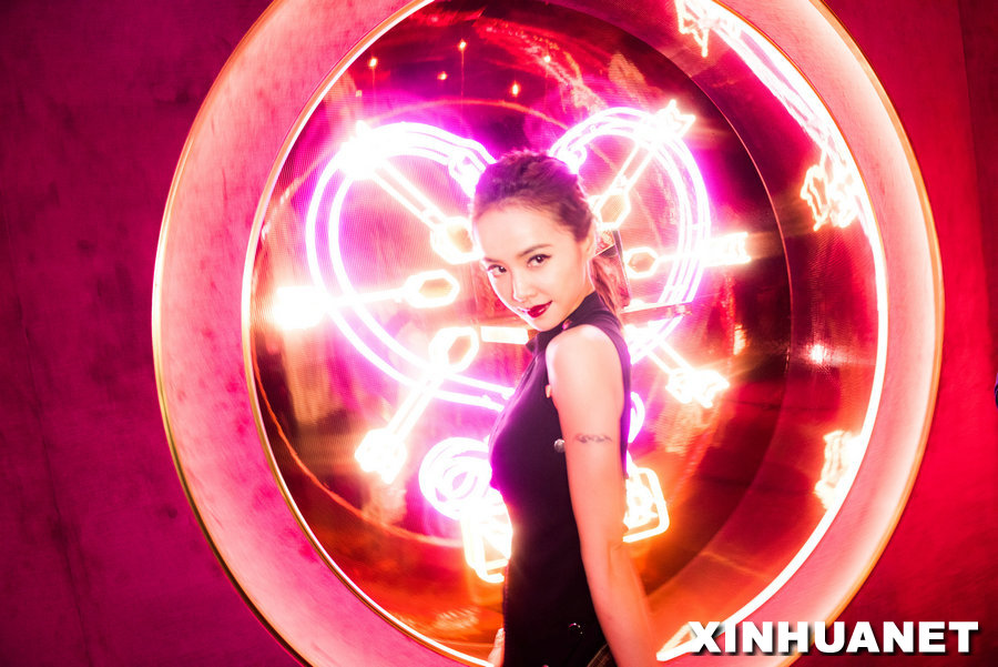 蔡依林上演“米蘭換裝秀” 氣場不輸超模