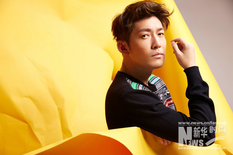 張博時尚大片曝光 早春穿搭散發型男魅力