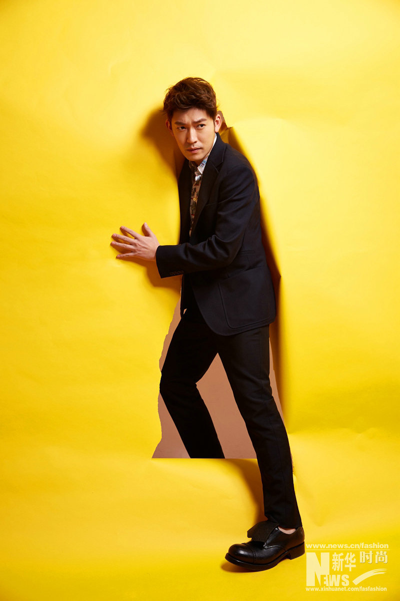 張博時尚大片曝光 早春穿搭散發(fā)型男魅力