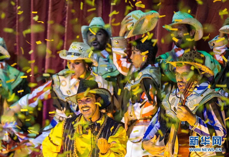 巴西特級(jí)組桑巴舞校花車巡游活動(dòng)落幕