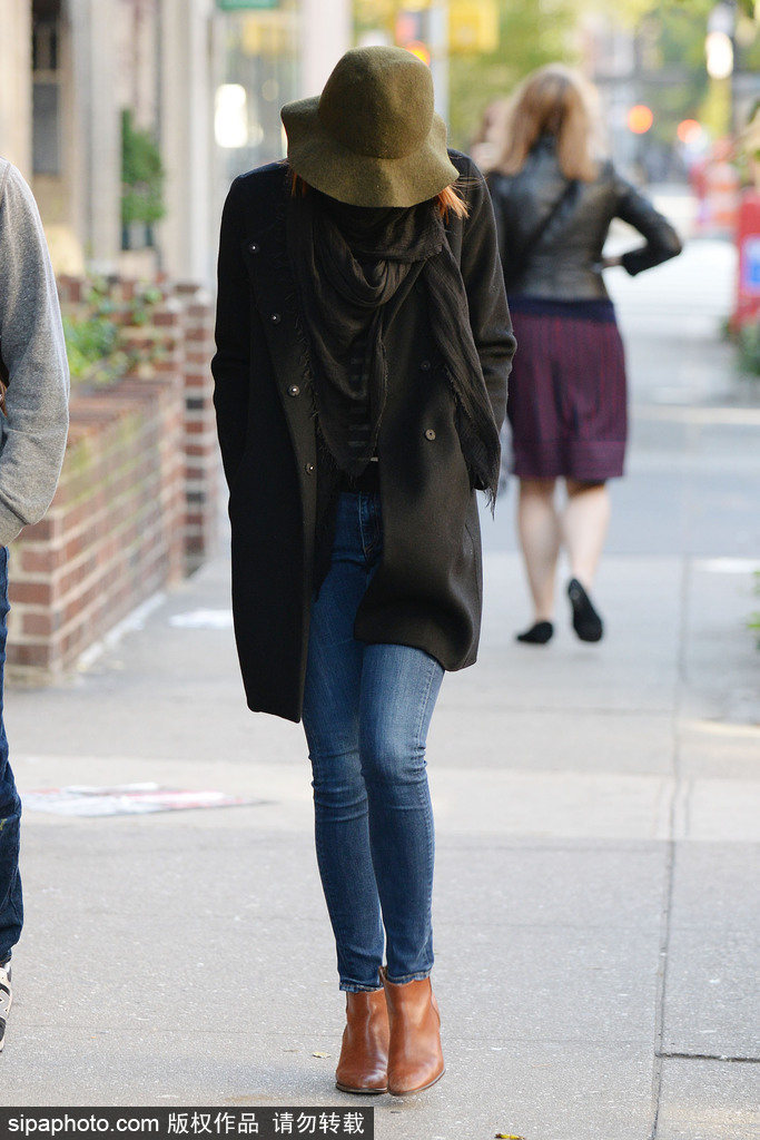 89屆奧斯卡影后艾瑪·斯通 原來私下穿的也這么平民