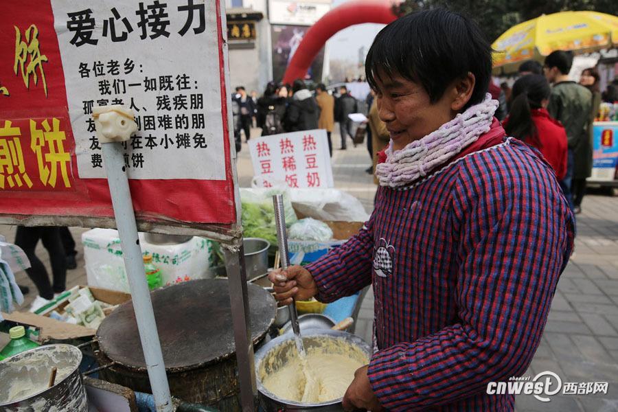 西安煎餅夫妻 9年堅(jiān)持為特殊群體提供免費(fèi)煎餅（組圖）