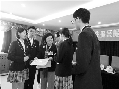 高中生登上提案說明會(huì)的“主席臺(tái)”