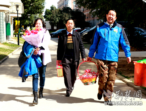 孝昌老兵不忘38年前戰友 相邀看望烈士的母親(圖)