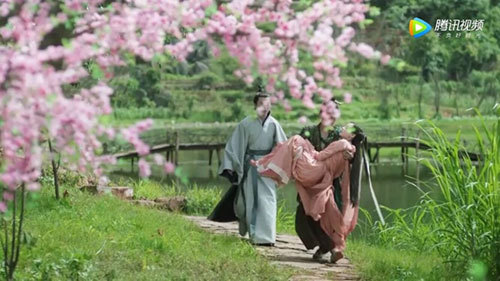 迪麗熱巴到底有多重？看完這4個(gè)男人抱她時(shí)的表情就知道！