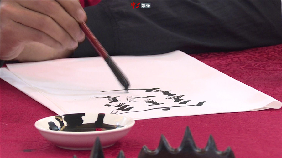 小岳岳為吃“天下第一面”文化潛力大爆發(fā) 默寫42畫超難biáng字