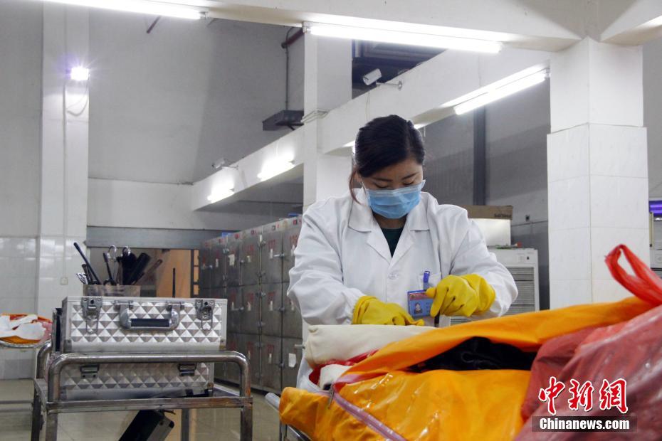 探訪廣西90后女遺體化妝師 堅守五年護送逝者最后一程（組圖）