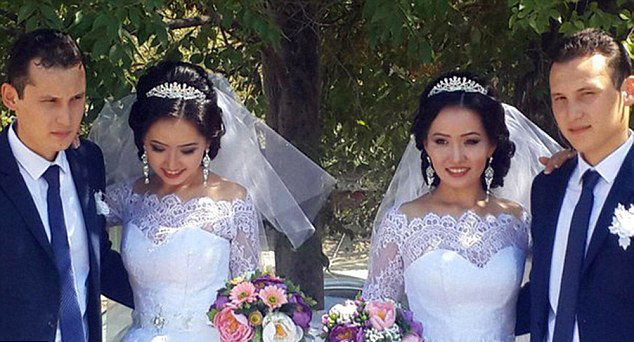 雙胞胎姐妹嫁雙胞胎兄弟 新郎官認(rèn)不出新娘