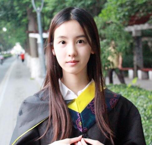 她是最美校花顏值力壓奶茶妹妹 因參加何炅的節目形象崩塌