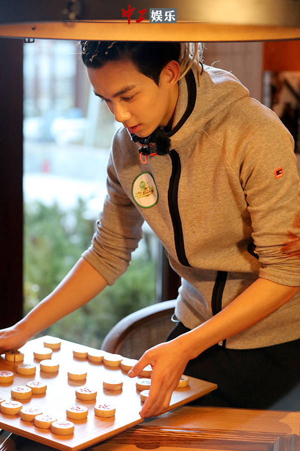 《二十四小時》吳磊麗江跑酷帥翻網友 陳坤開座談會聊人生