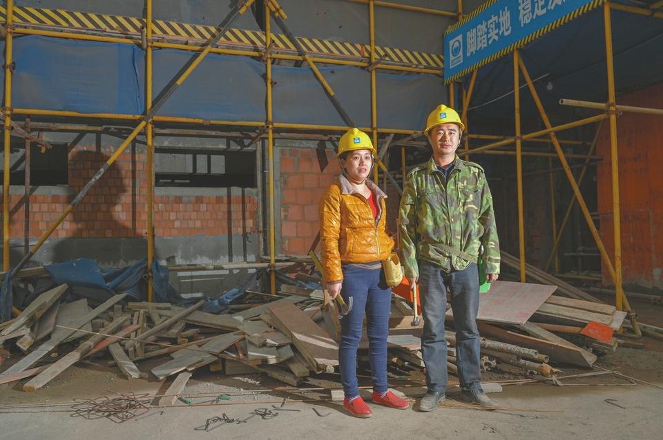 甜蜜浪漫！三對打工夫妻成都興隆湖邊補拍婚紗照（組圖）