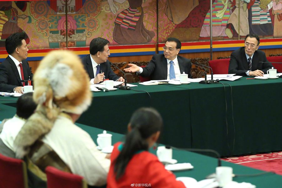 李克強參加西藏代表團審議：民族團結要像糌粑和糍粑那樣捏成團、聚成團、抱成團