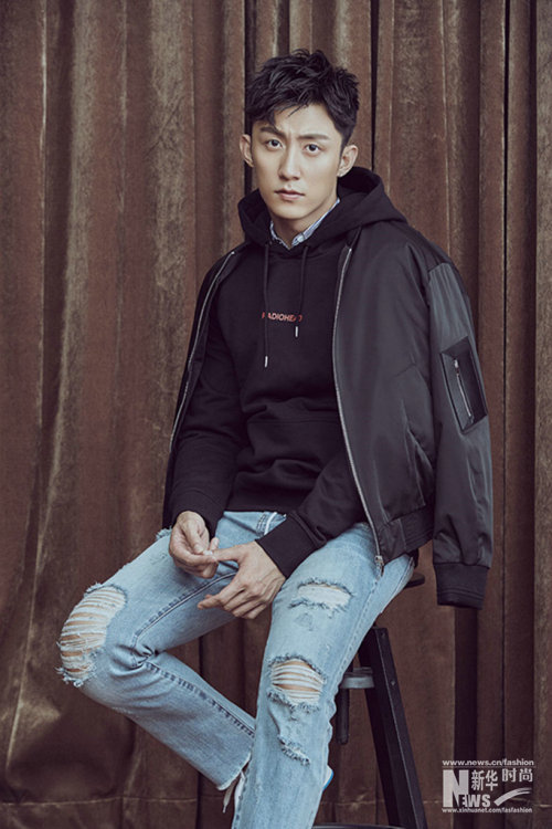 黃景瑜最新大片曝光 輕松玩轉多種穿搭風格