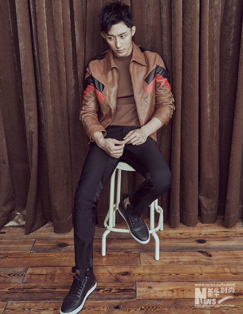 黃景瑜最新大片曝光 輕松玩轉(zhuǎn)多種穿搭風(fēng)格