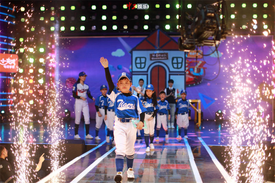 《神奇的孩子》“籃球小人國” 萌趣抱團玩出陽光新高度[組圖]