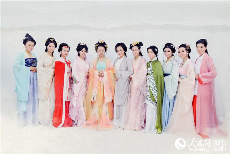 “女漢子”變“女神” 建筑女職工拍漢服寫真慶婦女節(組圖)