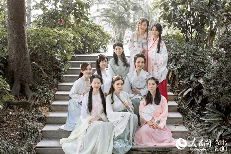 “女漢子”變“女神” 建筑女職工拍漢服寫真慶婦女節(組圖)