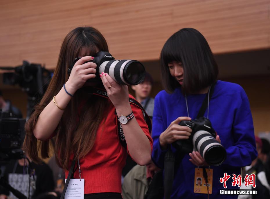 “三八”國(guó)際婦女節(jié)上的女記者