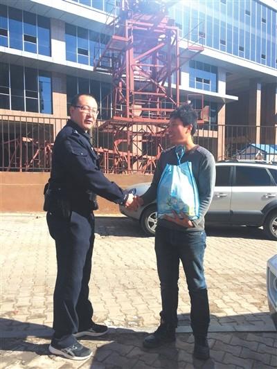 心真大！男子錯將17萬現(xiàn)金當(dāng)垃圾丟掉