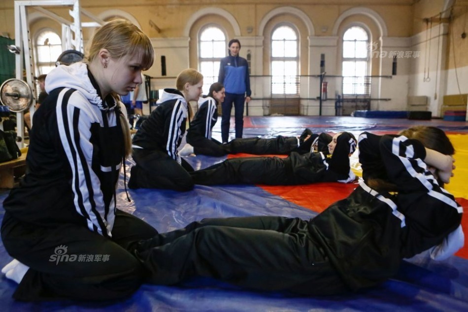 高顏值高材生！俄航天學院培養(yǎng)美女間諜讀圖員