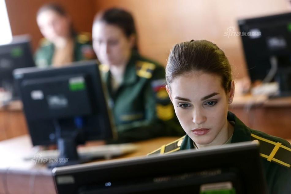 高顏值高材生！俄航天學院培養(yǎng)美女間諜讀圖員