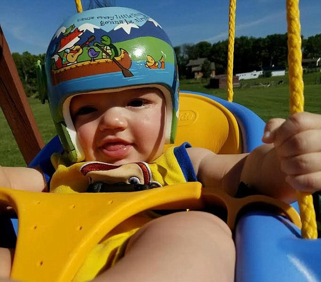 贊！美老嫗妙手繪醫(yī)療帽精美如藝術(shù)品