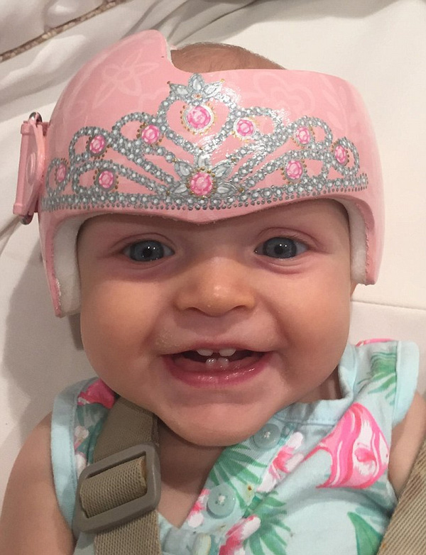 贊！美老嫗妙手繪醫(yī)療帽精美如藝術(shù)品