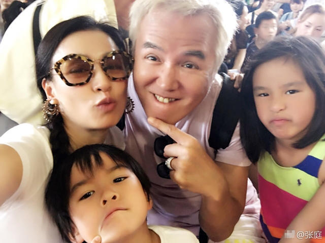 張庭曬幸福合影 三八節(jié)深情告白家人(圖)
