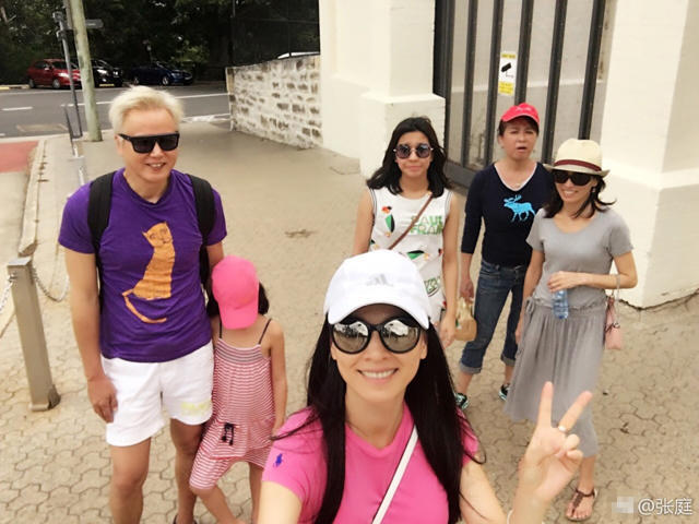 張庭曬幸福合影 三八節(jié)深情告白家人(圖)