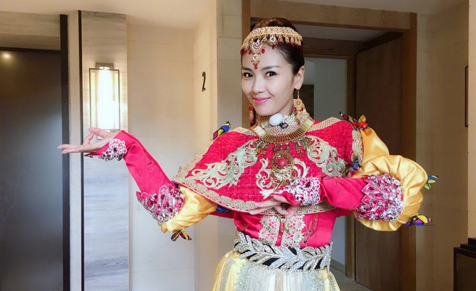 劉濤秒變穆沙公主 網(wǎng)友：濤姐要多吃點(diǎn)！