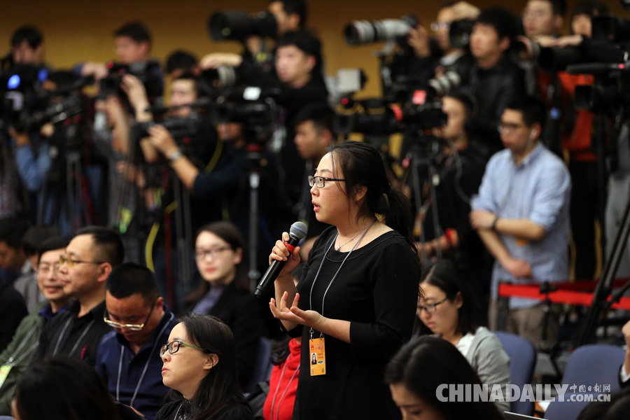 環(huán)保部部長陳吉寧就“加強生態(tài)環(huán)境保護”答記者問