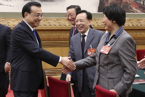 院士代表建議攻克霧霾形成機理 李克強：誰攻克，重獎誰！