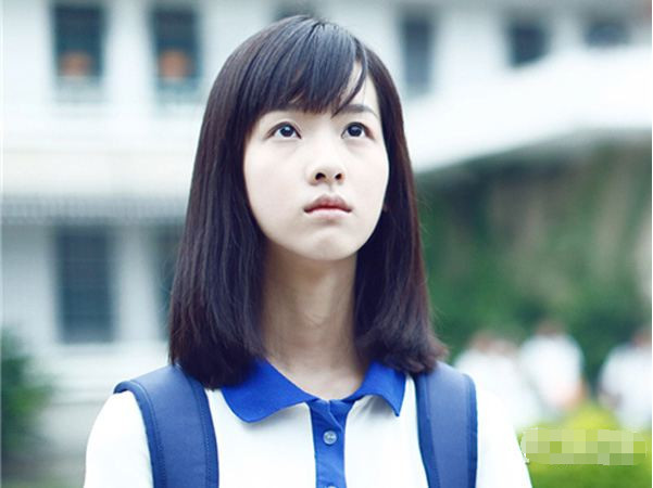 “第一校花”笑和不笑兩個樣 根本就是兩個人?。?/></p>

<p>看完前面的照片，你們是不是已經想不起來陳都靈高冷的樣子了……圖為陳都靈《左耳》劇照。（資料圖）</p>
</div>

<div width=