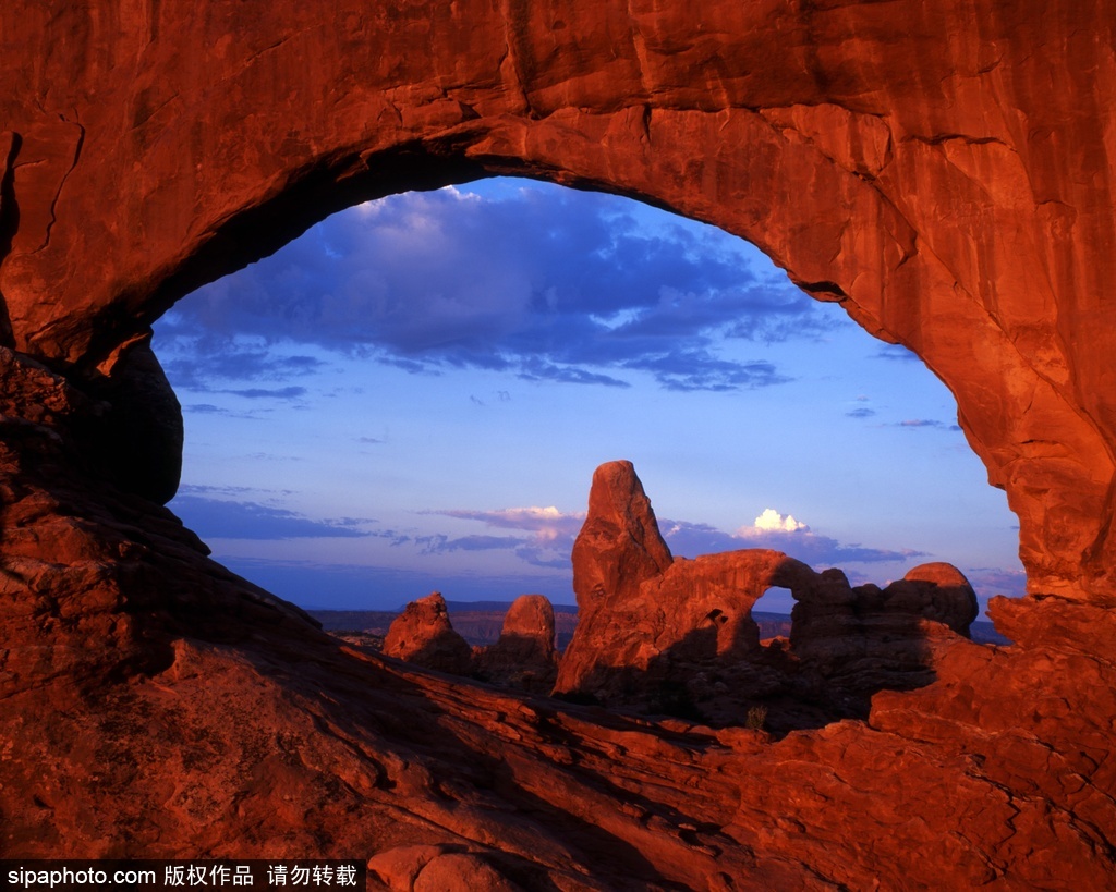 馬爾他海岸景觀“藍(lán)窗”沉入海底 盤(pán)點(diǎn)全球僅存石灰?guī)r拱形門(mén)奇觀