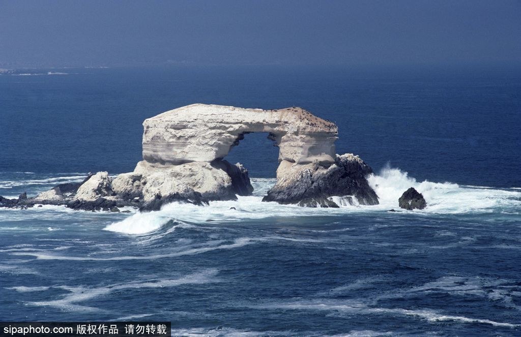 馬爾他海岸景觀“藍(lán)窗”沉入海底 盤點(diǎn)全球僅存石灰?guī)r拱形門奇觀