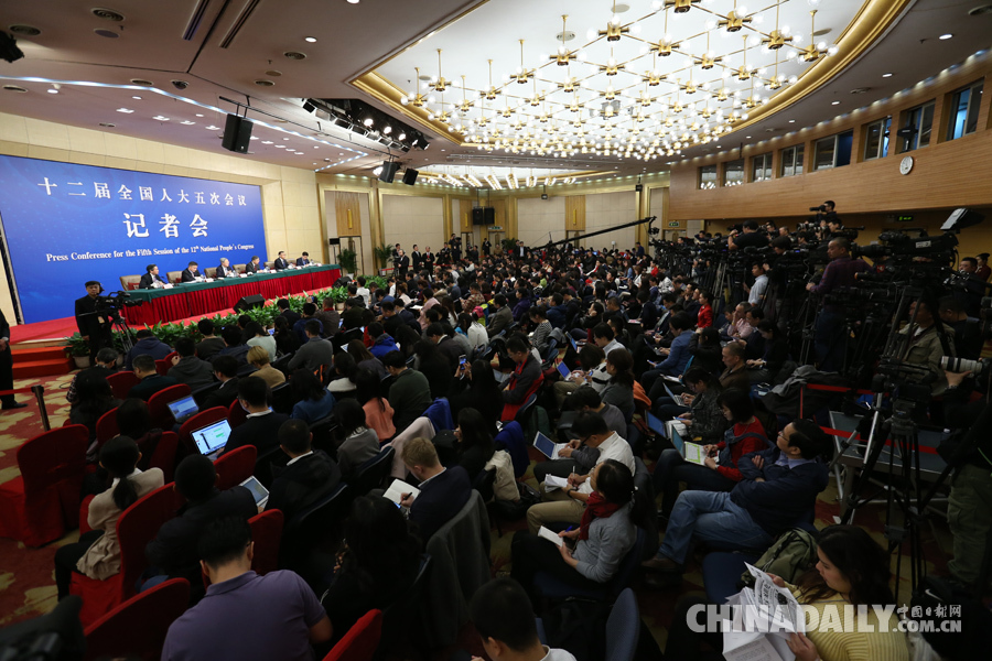 中國人民銀行行長周小川等就“金融改革與發展”答記者問