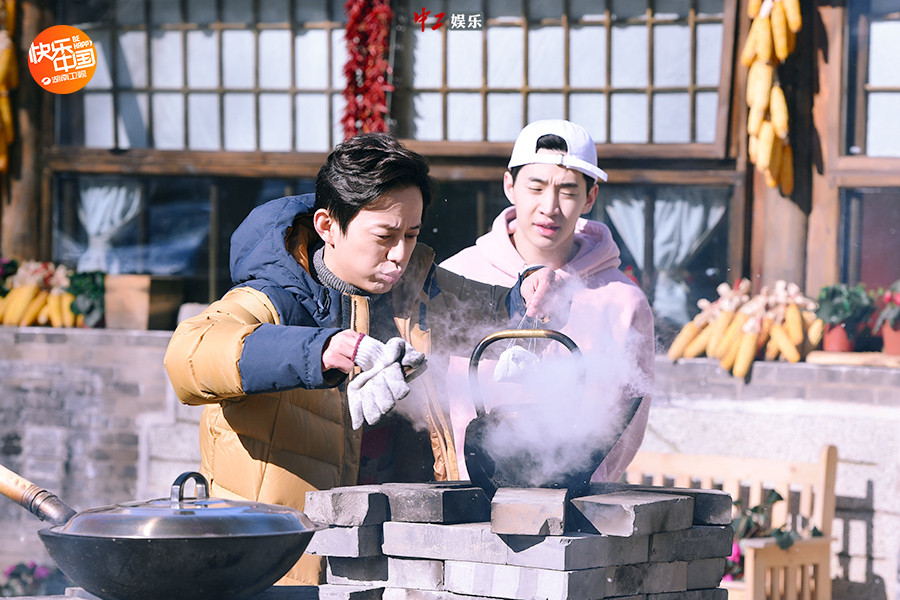 《向往的生活》李冰冰與劉憲華練外語(yǔ) 蘑菇屋學(xué)習(xí)氛圍濃