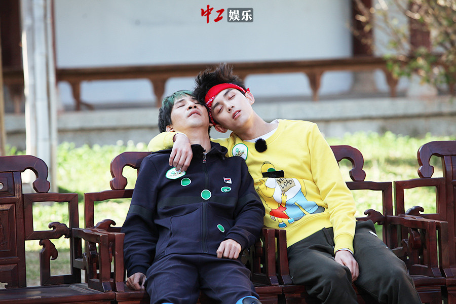 《二十四小時(shí)》“大理論劍”群雄過招 吳磊、董力“擊劍”對決